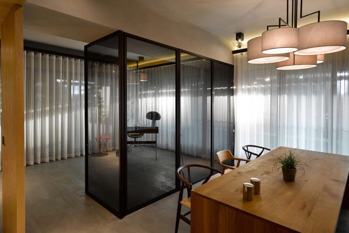 steel-structures-l-shape-sliding-glass-doors-modern-features-define-taipei-city-apartment-17