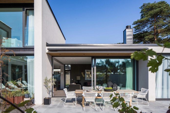 stylish-design-generously-sized-residence-located-near-kampinge-05