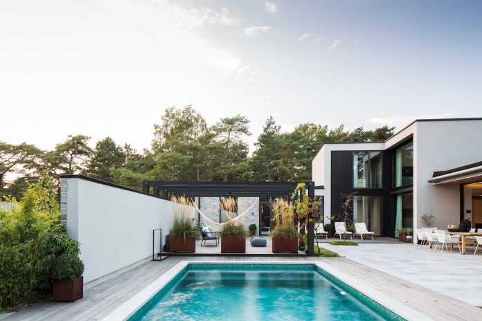 stylish-design-generously-sized-residence-located-near-kampinge-10