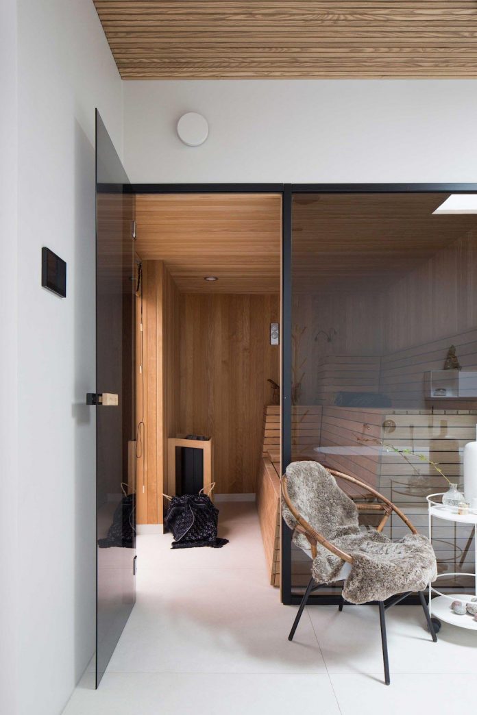 stylish-design-generously-sized-residence-located-near-kampinge-20