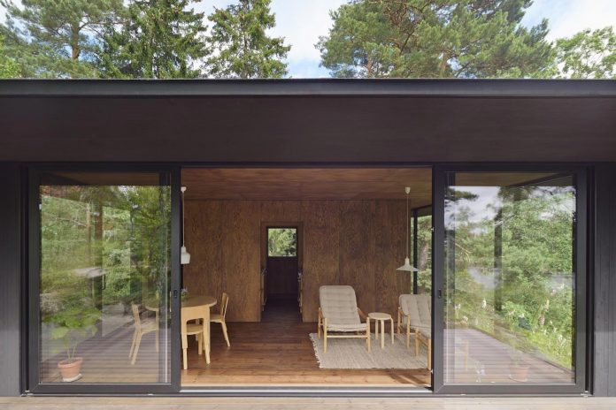 summerhouse-t-small-house-situated-lake-stockholm-archipelago-10