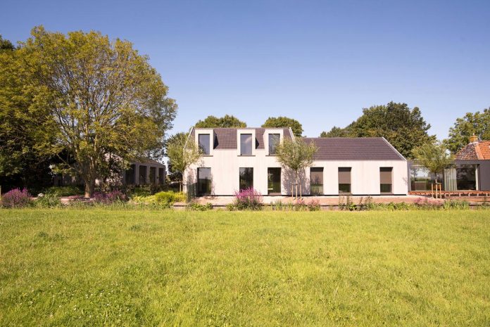 sustainable-luxurious-barnhouse-villa-hindeloopen-located-hindeloopen-netherlands-04