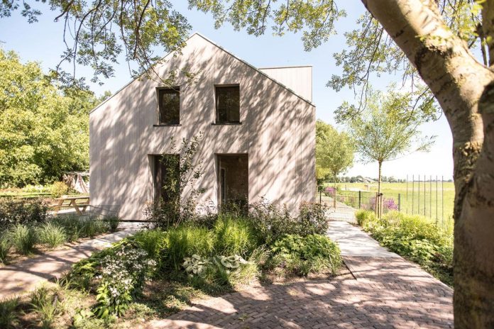 sustainable-luxurious-barnhouse-villa-hindeloopen-located-hindeloopen-netherlands-14