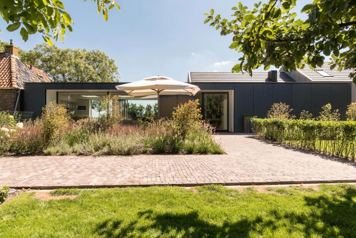 sustainable-luxurious-barnhouse-villa-hindeloopen-located-hindeloopen-netherlands-16