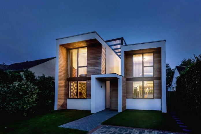 2-storey-family-home-glazed-atrium-brings-light-deep-house-13