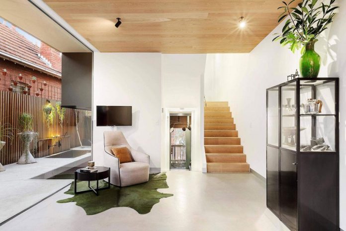 contemporary-home-set-limited-area-uses-surroundings-carefully-04