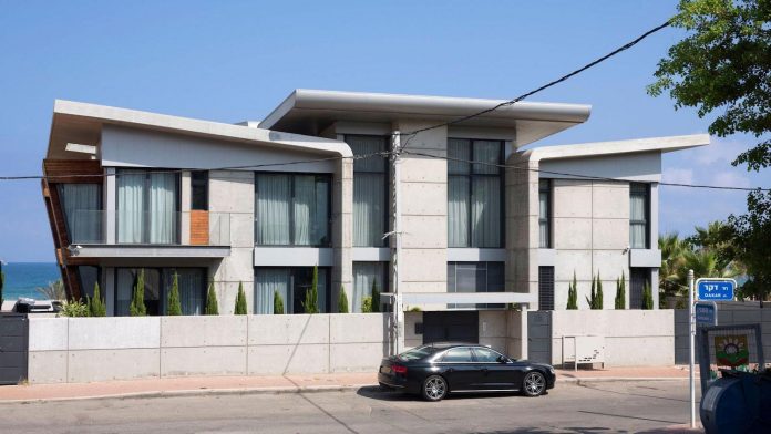 contemporary-house-overlooks-mediterranean-sea-situated-steps-away-beach-03