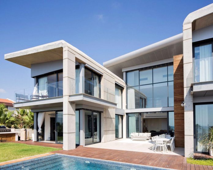 contemporary-house-overlooks-mediterranean-sea-situated-steps-away-beach-05
