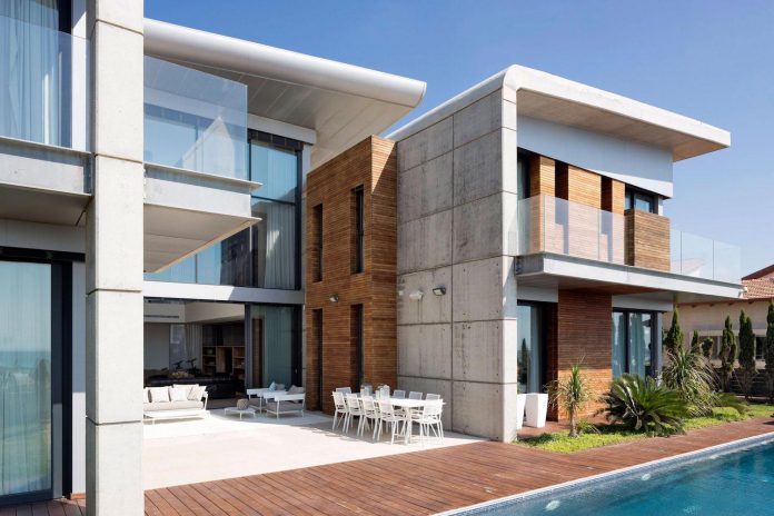 contemporary-house-overlooks-mediterranean-sea-situated-steps-away-beach-07