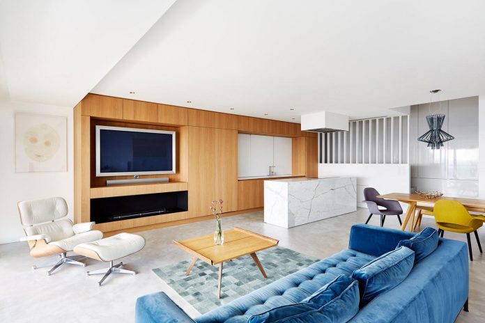 contemporary-triplex-apartment-prague-designed-bright-colours-04