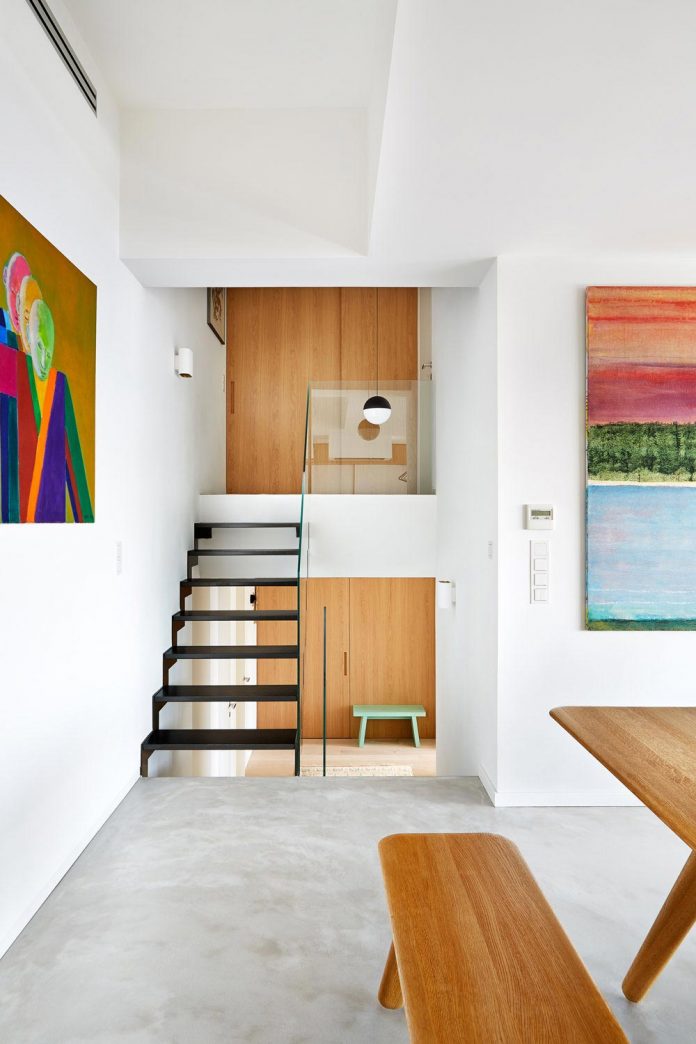 contemporary-triplex-apartment-prague-designed-bright-colours-10