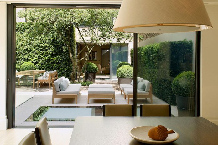 historic-mews-house-re-built-contemporary-style-notting-hill-london-03