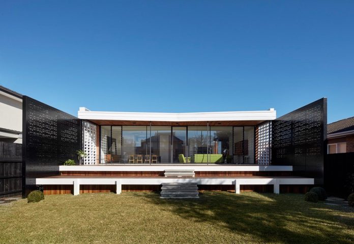 home-diverse-range-architectural-styles-edwardian-weather-board-californian-bungalow-red-orange-clinker-brick-09