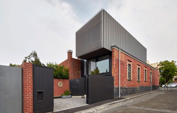 julie-firkin-architects-design-contemporary-brick-metal-house-fitzroy-melbourne-01