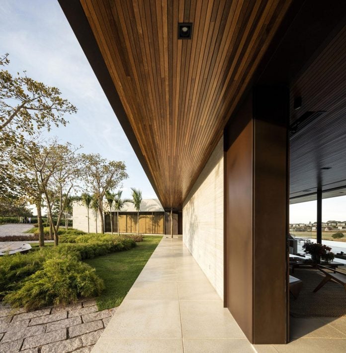 lightweight-structure-large-openings-glazed-surfaces-define-country-house-porto-feliz-sao-paulo-06
