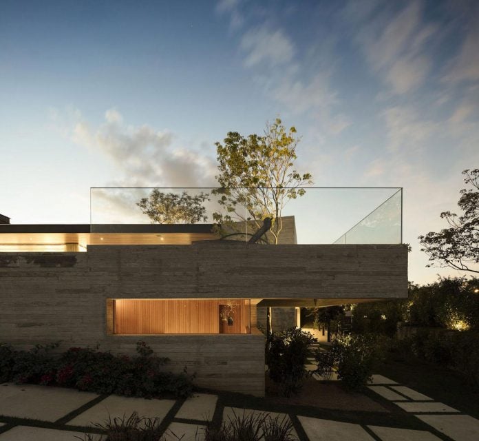 lightweight-structure-large-openings-glazed-surfaces-define-country-house-porto-feliz-sao-paulo-18