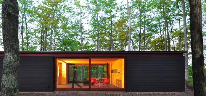 linear-cabin-small-unassuming-family-retreat-woods-03