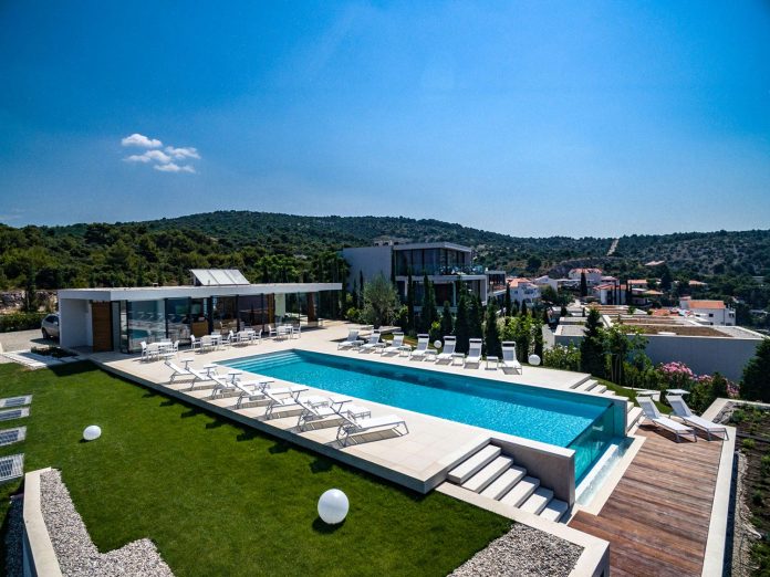 modern-complex-luxury-villas-apartments-dalmatian-region-01