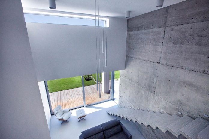 modern-environmentally-friendly-house-designed-bxbstudio-boguslaw-barnas-04