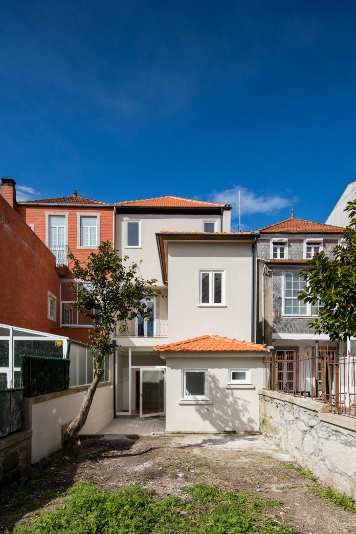 refurbish-abandoned-xix-century-bourgeois-house-convert-set-5-apartments-10