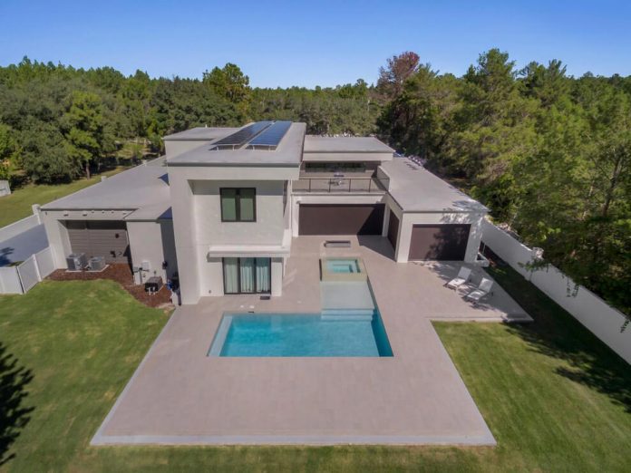 solar-chic-clean-modern-designed-residence-florida-04