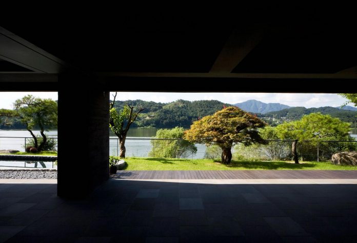 spacious-modern-residence-gyeonggi-south-korea-great-views-lake-12