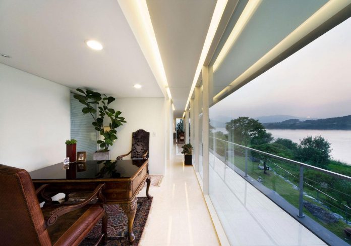 spacious-modern-residence-gyeonggi-south-korea-great-views-lake-24