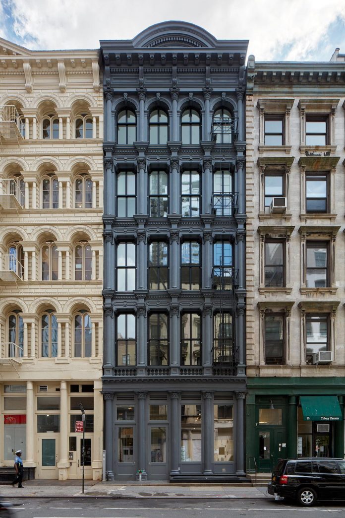 stealth-penthouse-located-one-new-yorks-beautiful-oldest-cast-iron-facades-03