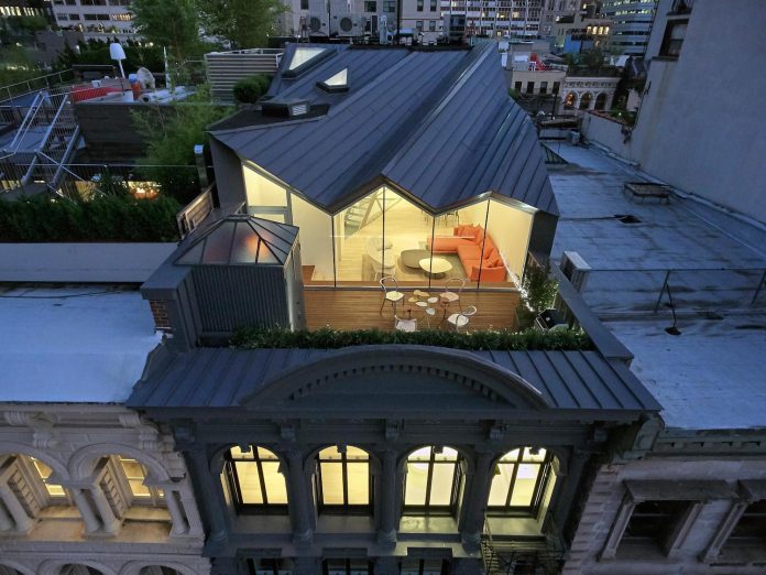 stealth-penthouse-located-one-new-yorks-beautiful-oldest-cast-iron-facades-06