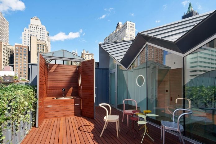 stealth-penthouse-located-one-new-yorks-beautiful-oldest-cast-iron-facades-17