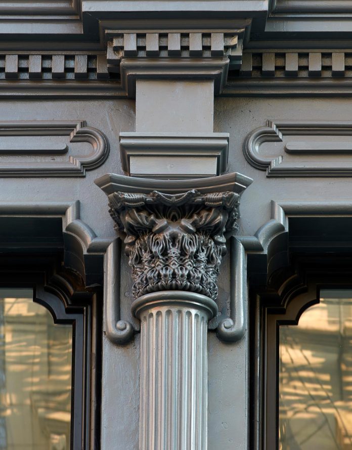 stealth-penthouse-located-one-new-yorks-beautiful-oldest-cast-iron-facades-18