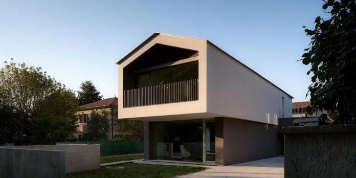 t-shaped-contemporary-house-outskirts-treviso-01