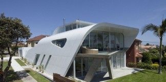 Moebius House by Tony Owen Partners