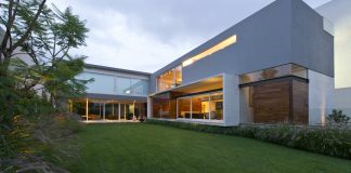 AE House by twentyfourseven