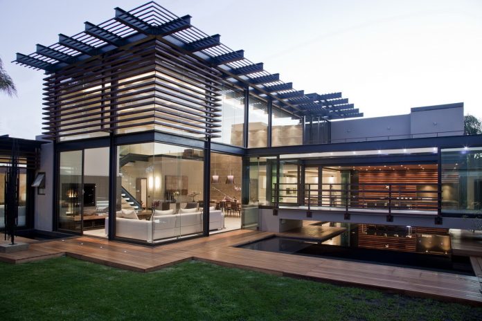 House Abo by Nico van der Meulen Architects
