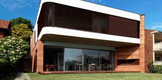 Elamang Avenue House by Luigi Rosselli Architects