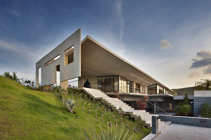 JE House by Humberto Hermeto Arquitetura