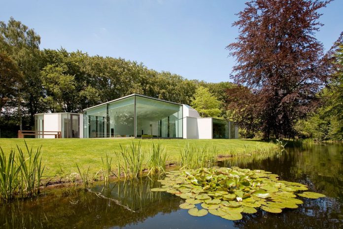 Modern Villa 4.0 by Dick van Gameren Architecten