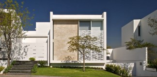 Natalia House by Agraz Arquitectos