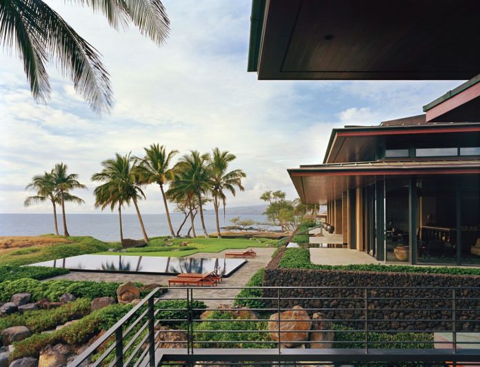Ocean House in Hawaii by Olson Kundig Architects