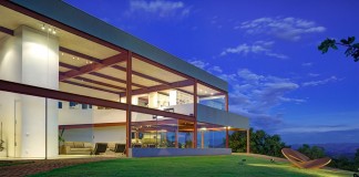 Nova Lima House by Denise Macedo Arquitetos Associados