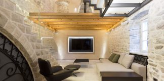 Reconstruction of a Villa in Ljuta by Enforma Studio