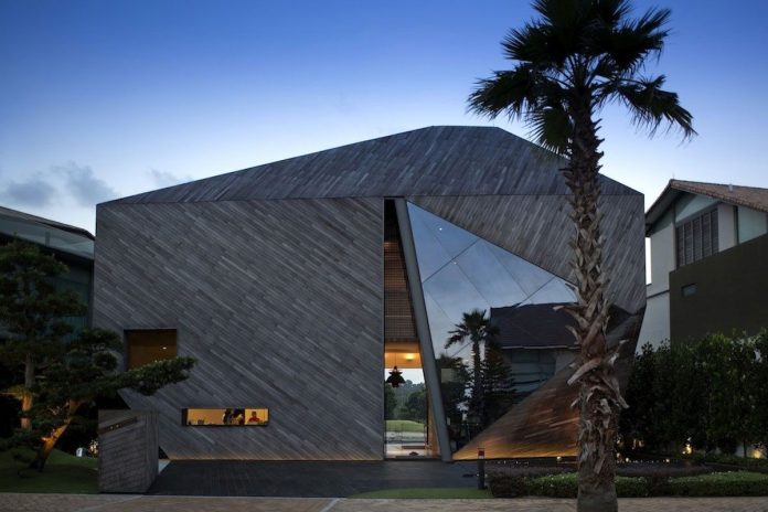 The Diamond House by Formwerkz Architects