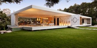 The Ultramodern Glass Pavilion by Steve Hermann