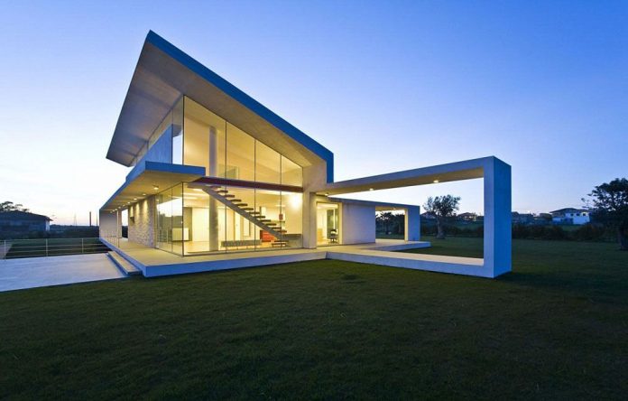 Ultramodern Villa T by Architrend Architecture
