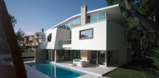 House In Ekali by Architect Thanos Athanasopoulos