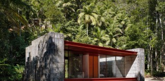 Rio Bonito House by Carla Juacaba