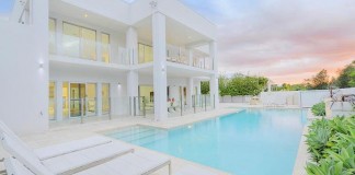 The White Obsession Modern Residence in Queensland