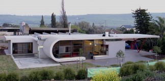 Beam House by Uri Cohen Architects