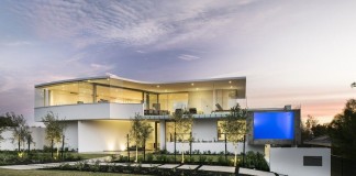 City Beach House by Cambuild and Banham Architects